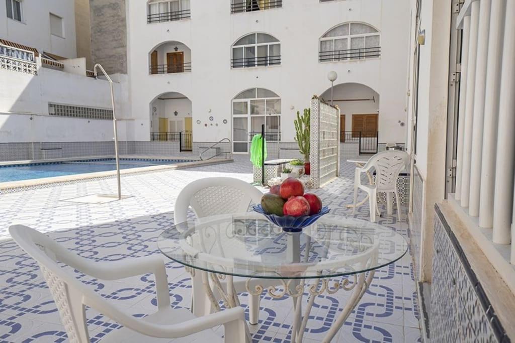 La Casa De Veronica - Serene Apartment With Shared Pool, Steps From The Beach Torrevieja Exterior foto