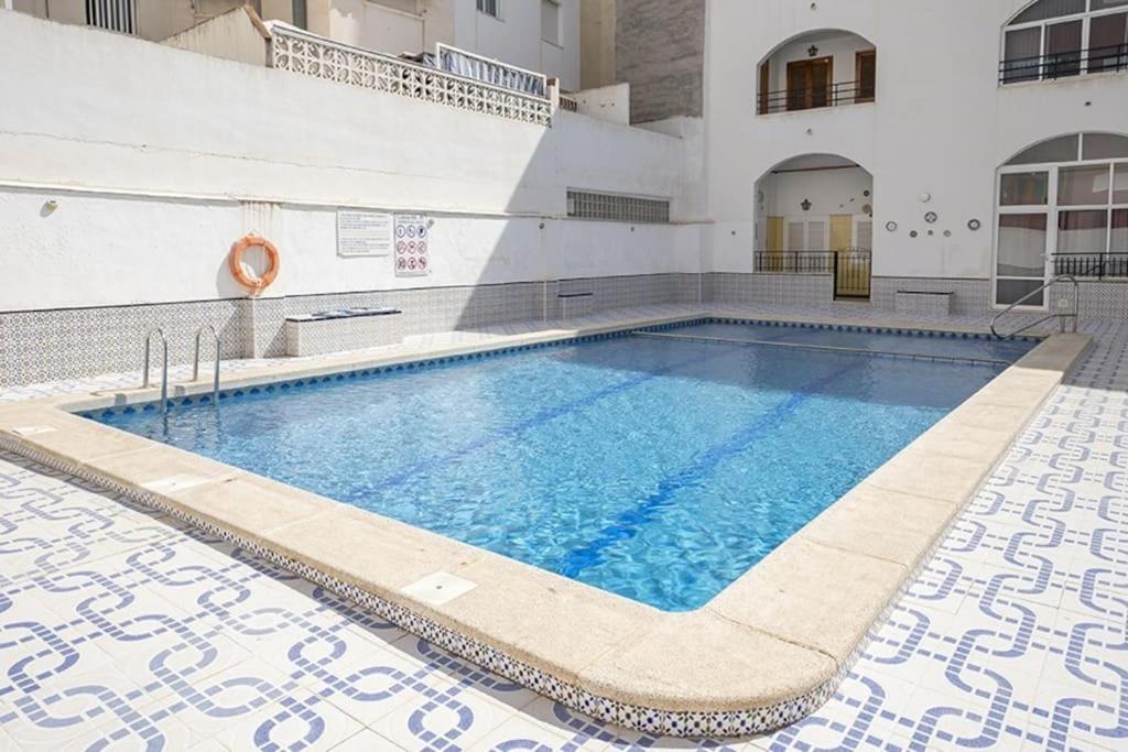 La Casa De Veronica - Serene Apartment With Shared Pool, Steps From The Beach Torrevieja Exterior foto