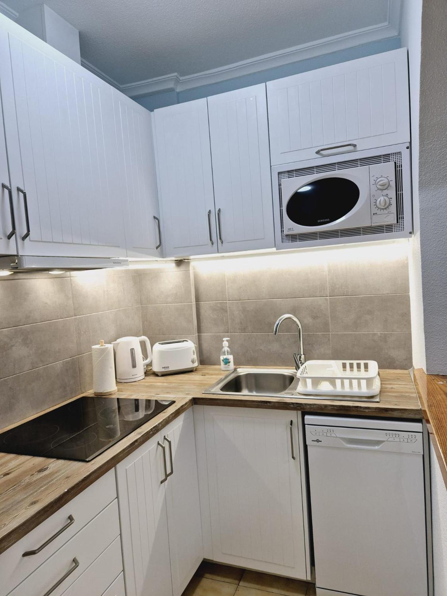 La Casa De Veronica - Serene Apartment With Shared Pool, Steps From The Beach Torrevieja Exterior foto