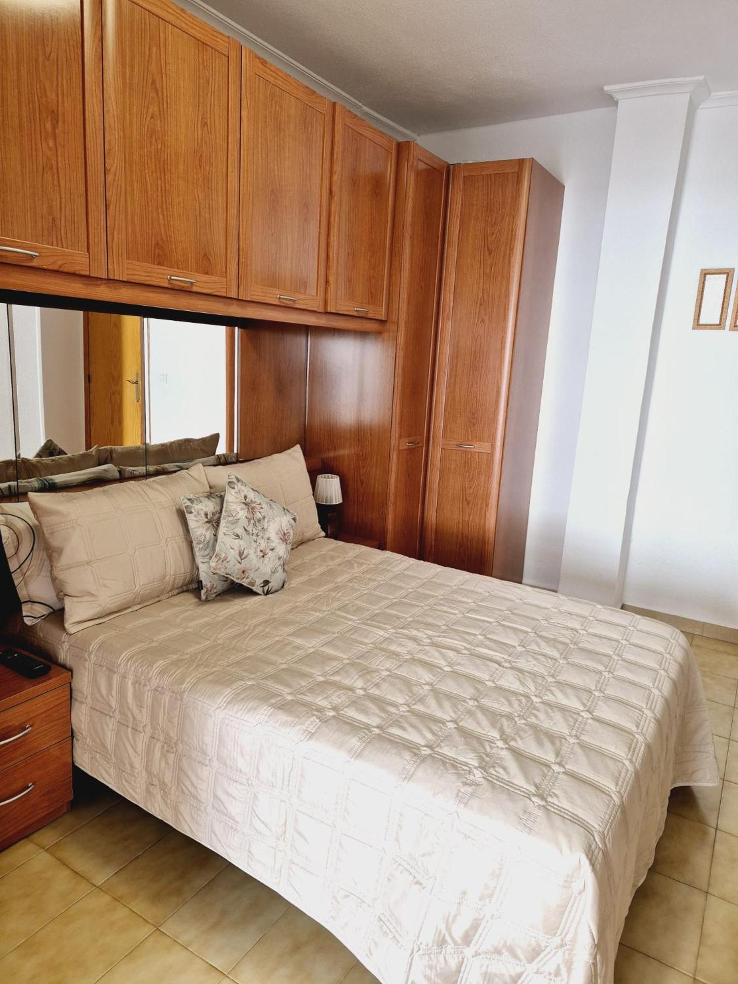 La Casa De Veronica - Serene Apartment With Shared Pool, Steps From The Beach Torrevieja Exterior foto
