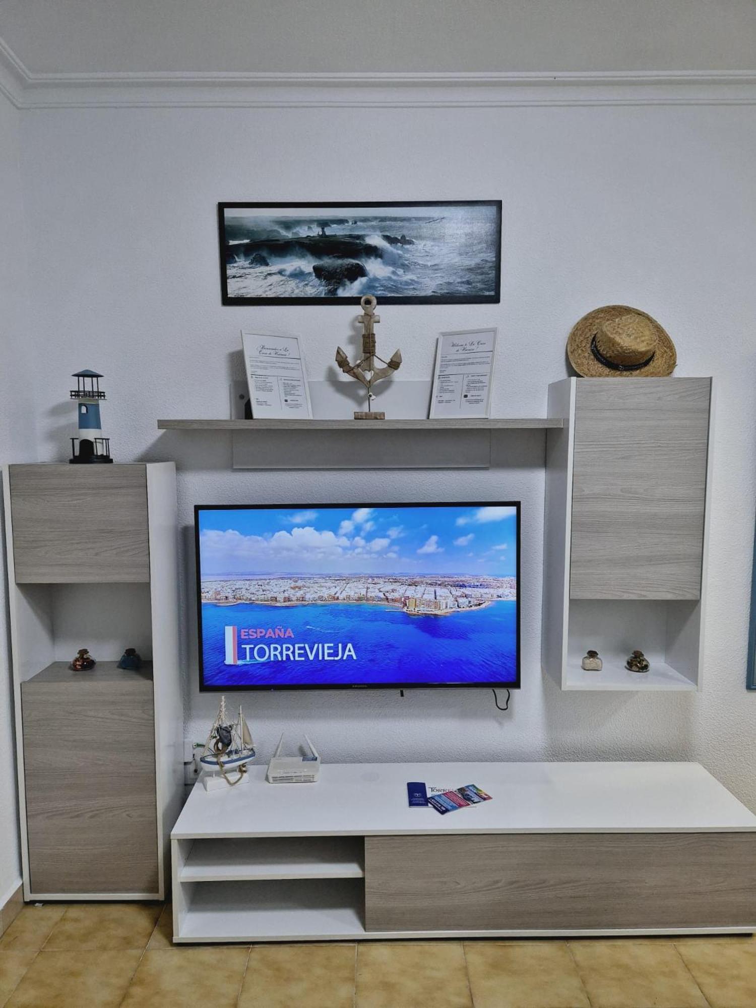 La Casa De Veronica - Serene Apartment With Shared Pool, Steps From The Beach Torrevieja Exterior foto