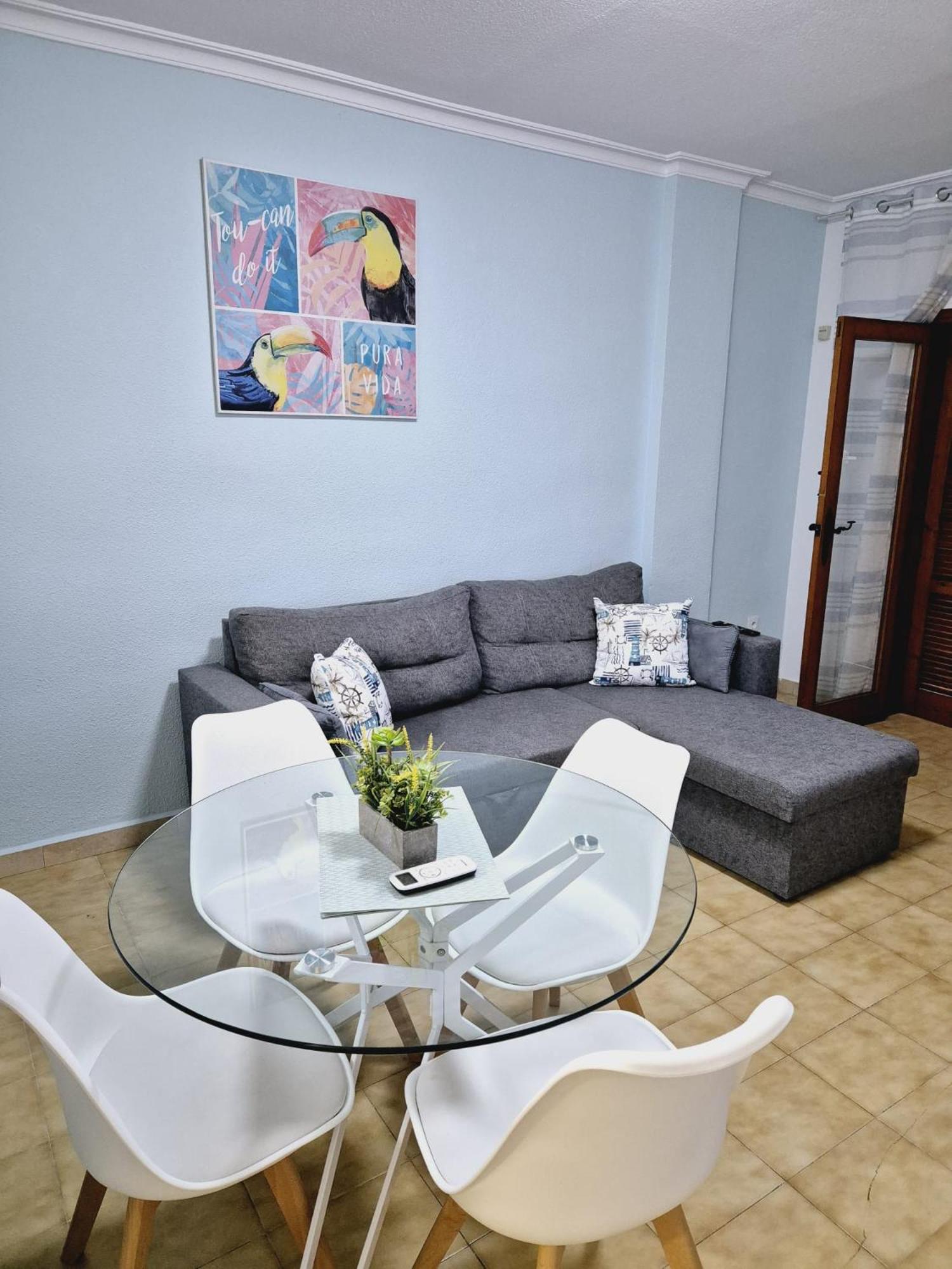 La Casa De Veronica - Serene Apartment With Shared Pool, Steps From The Beach Torrevieja Exterior foto